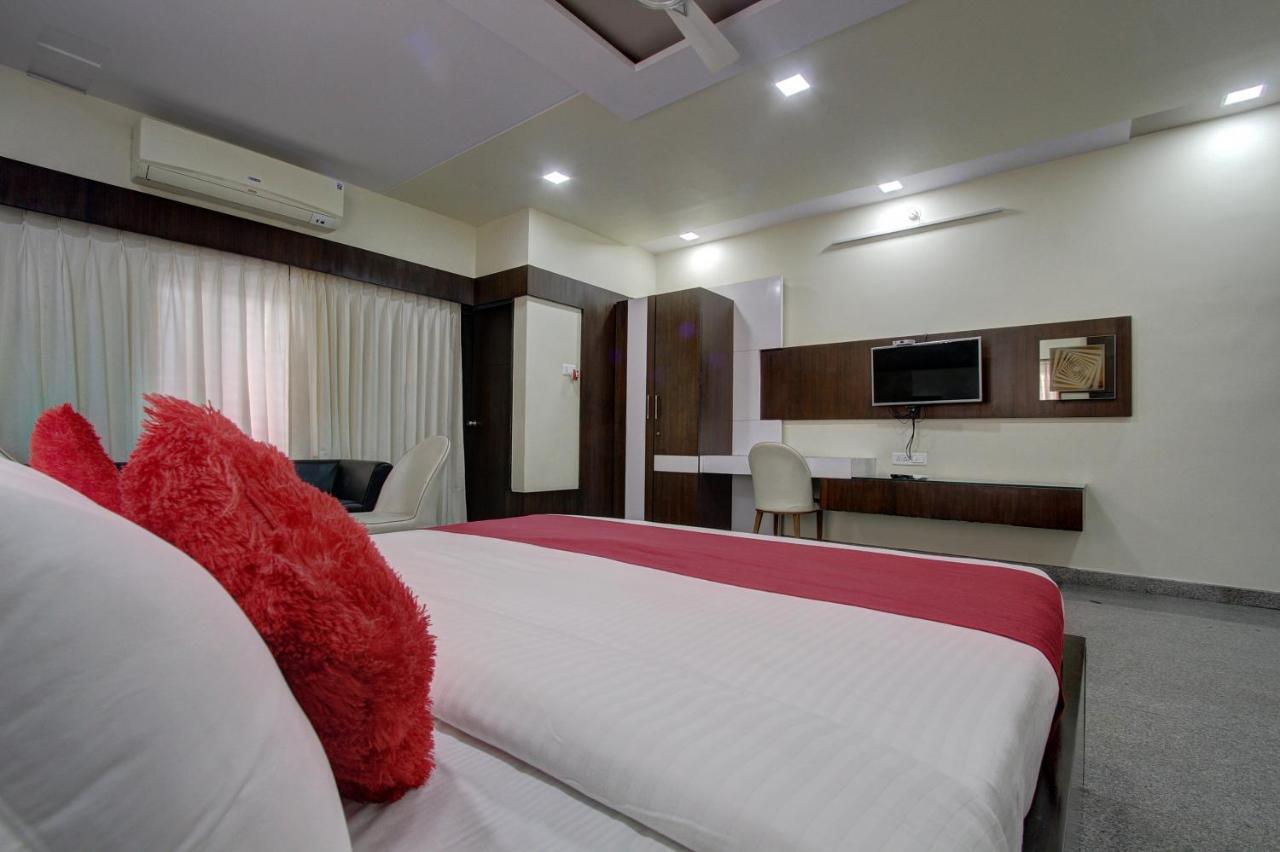 Hotel Le Grande Bijāpur Exterior foto